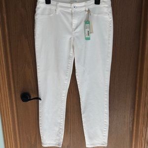 Lila Ryan White Cropped Skinny Jeans with Tapered Ankle-Length Fit